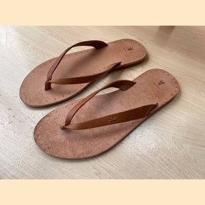 New Frye Ally Logo Flip Flops 11M
